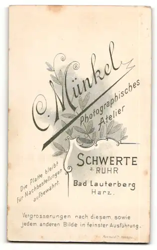 Fotografie Atelier Münkel, Lauterberg a/H & Schwerte a/Ruhr, Portrait junger Mann in Abendgarderobe mit Fliege