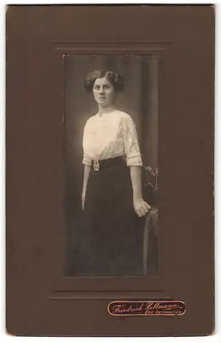 Fotografie Friedrich Hellmann, Bad Oeynhausen, Portrait junge Dame mit Hochsteckfrisur