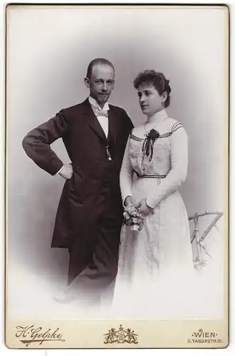 Fotografie H. Gelpke, Wien, Portrait junges bürgerliches Paar in Abendgarderobe