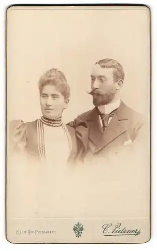 Fotografie C. Pietzner, Wien, Portrait gutbürgerliches Paar