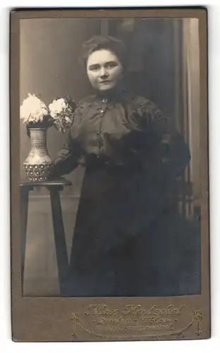 Fotografie Max Hentschel, Dresden-Löbtau, Portrait junge Dame in schwarz