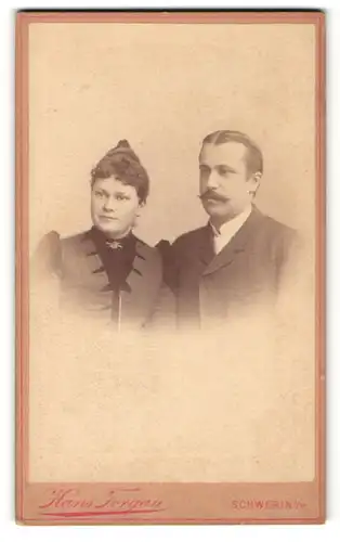 Fotografie Hans Torgau, Schwerin i/M, Portrait junges bürgerliches Paar