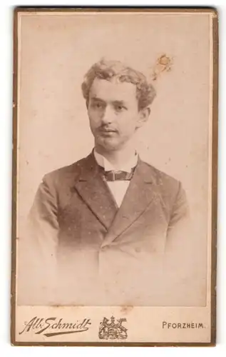 Fotografie Alb. Schmidt, Pforzheim, Portrait junger Herr mit zeitgenöss. Frisur