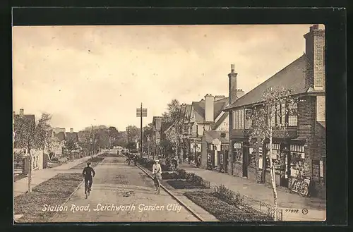 AK Letchworth Garden City, Station Road, Strassenpartie