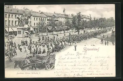 AK Düsseldorf, Denkmal Kaiser Wilhelm I. und Parade in der Kaiser Wilhelm-Strasse