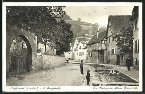 AK Auerbach a. d. Bergstrasse, Die Bachgasse mit Kindern, älteste Dorfstrasse