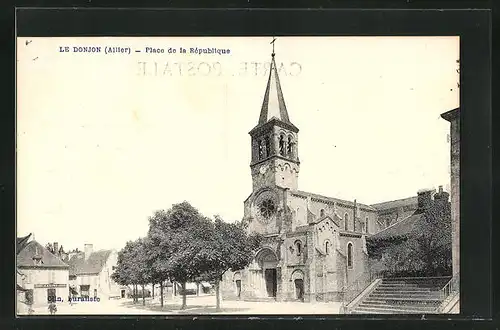 AK Le Donjon, Place de la Republique, L`Eglise