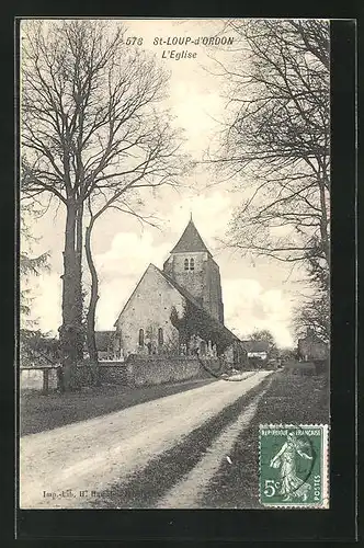 AK St-Loup-d`Ordon, L`Eglise, Strassenpartie bei der Kirche