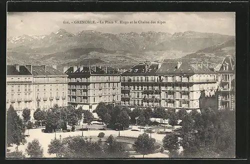 AK Grenoble, la Place Victor Hugo et la chaîne des Alpes