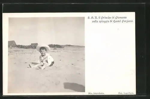 AK Il Principe di Piemonte sulla spiaggia di Castel Porziano, Portrait als Kind am Strand