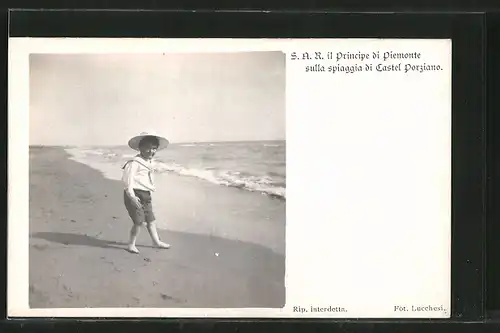AK Il Principe di Piemonte sulla spiaggia di Castel Porziano, Portrait als Knabe am Strand