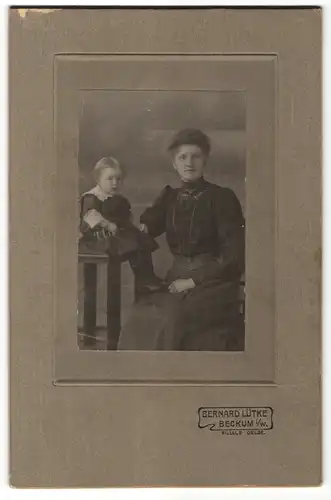 Fotografie Bernard Lütke, Beckum i. W., Portrait Mutter mit Kind