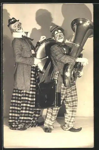 Foto-AK Zwei Clowns mit Pauke und Tuba