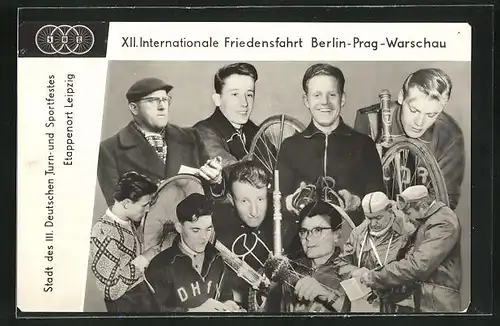 AK XII. Internationale Friedensfahrt 1959 Berlin-Prag-Warschau, Fotomontage mit Radsportlern, Etappenort Leipzig