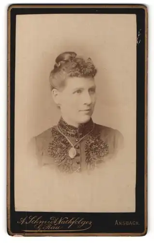 Fotografie G. Rau, Ansbach, Portrait Dame mit Haarknoten