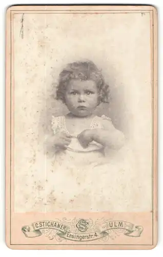 Fotografie C. Stichaner, Ulm, Portrait kleiner Lockenschopf