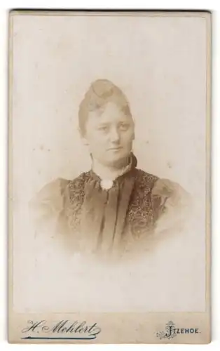 Fotografie H. Mehlert, Itzehoe, Portrait junge Frau mit zusammengebundenem Haar