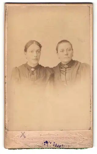 Fotografie J. Kuban, Konstanz, Portrait zweier Damen