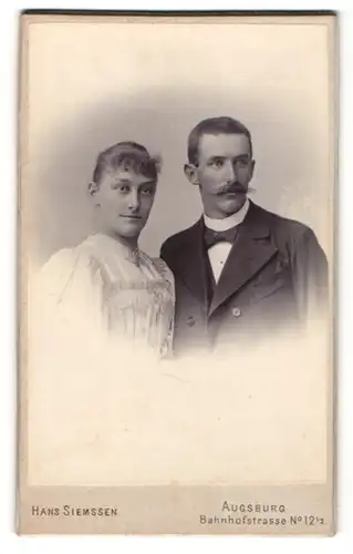 Fotografie Hans Siemssen, Augsburg, Portrait junges bürgerliches Paar