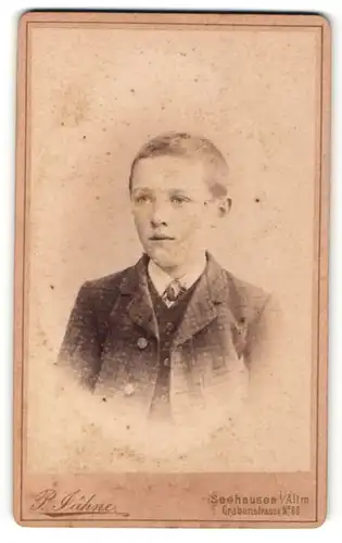 Fotografie P. Jähne, Seehausen i/Altm., Portrait Bub in Anzug