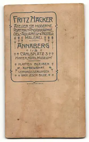 Fotografie Atelier Fritz Hacker, Annaberg, Portrait Säugling in Leibchen