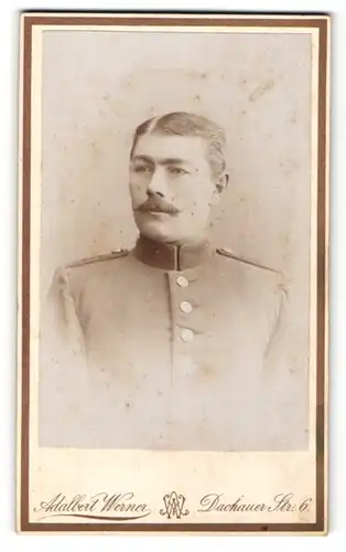 Fotografie Adalbert Werner, München, Portrait Soldat mit zeitgenöss. Frisur und Oberlippenbart