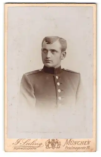 Fotografie J. Seiling, München, Junger Soldat in Uniform