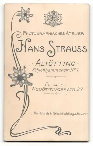 Fotografie Hans Strauss, Altötting, Junge Frau mit Kette