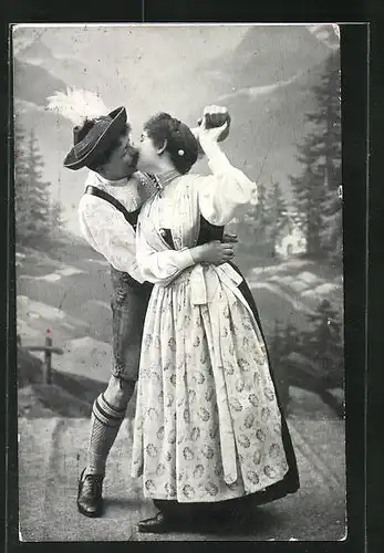 AK Salzburger Almtanz, Paar in Tracht beim Kuss