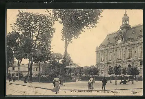 AK Ivry-sur-Seine, Place de la Mairie