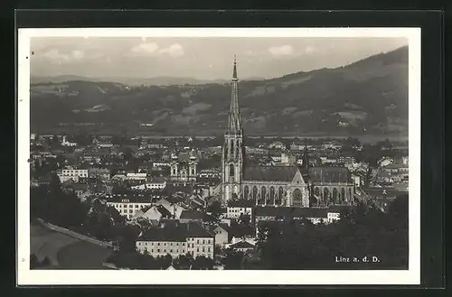 AK Linz a. D., Teilansicht mit Kirche aus der Vogelschau