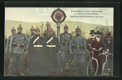 AK Noveant-Arnaville, Deutsch-Französische Grenze, Soldaten in Uniform mit Pickelhaube