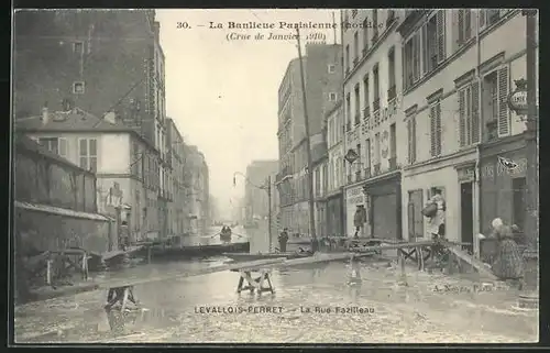 AK Levallois-Perret, La Rue Fazilleau, Hochwasser 1910
