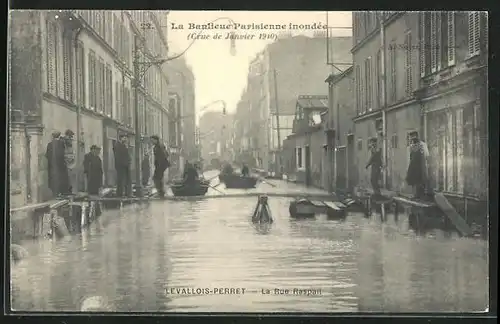 AK Levallois-Perret, La Rue Raspail, Hochwasser 1910