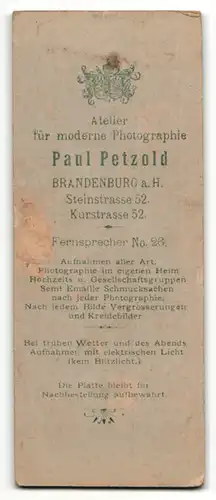 Fotografie Atelier Petzold, Brandenburg a. H., Knabe mit kurzem Haar und Fliege