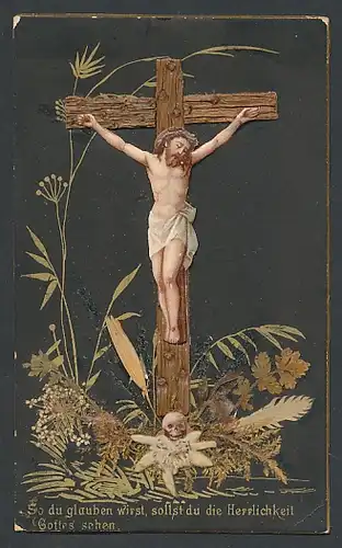 Heiligenbild Jesus am Kreuz über echten Trockenblumen, Schädel über Edelweiss