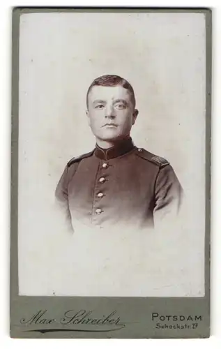 Fotografie Max Schreiber, Potsdam, Portrait Soldat in Uniform