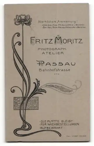 Fotografie Fritz Moritz, Passau, Dame mit Hut und Pelzstola