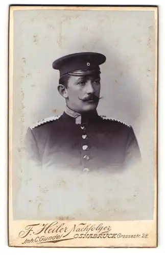 Fotografie F. Heiler Nachfolger, Osnabrück, Portrait Soldat in Uniform mit Schirmmütze