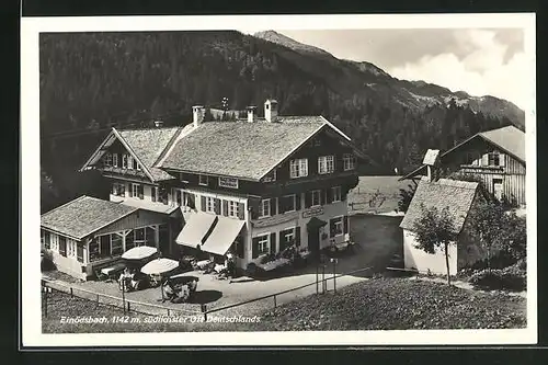 AK Einödsbach, Blick auf den Gasthof und Berge mit Wald