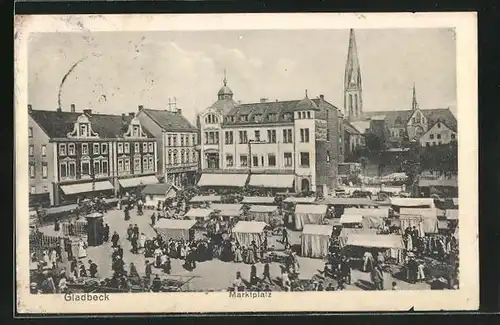 AK Gladbeck, Marktplatz mit Ständen und Blick auf Häuser und Kirchturm