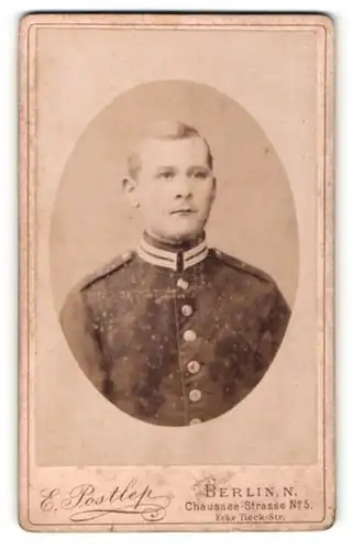 Fotografie E. Postlep, Berlin-N, Portrait junger Soldat in Uniform