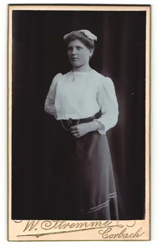 Fotografie W. Stremme, Corbach, Portrait bürgerliche junge Frau