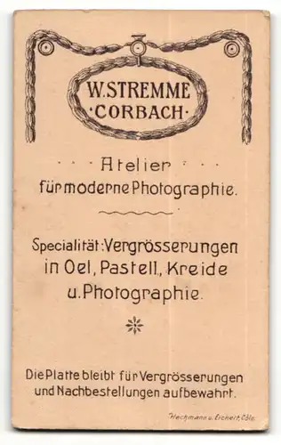 Fotografie Atelier. Stremme, Corbach, Portrait Kleinkind in Kleidchen