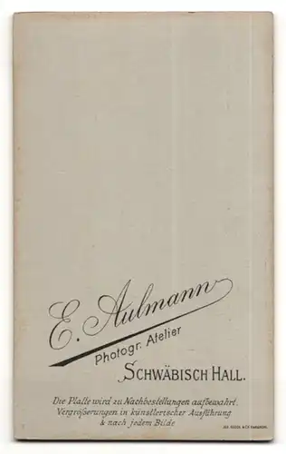 Fotografie E. Aulmann, Schwäbisch Hall, Portrait junger Herr in zeitgenöss. Garderobe
