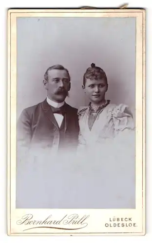 Fotografie Bernhard Prill, Lübeck & Oldesloe, Portrait bürgerliche Eheleute