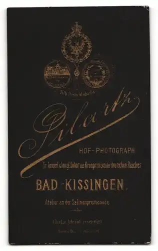 Fotografie Pilatz, Bad Kissingen, Portrait junge Dame mit Kragenschleife