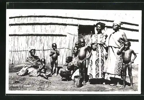AK Basuto family, Basutofamilie vor der Hütte