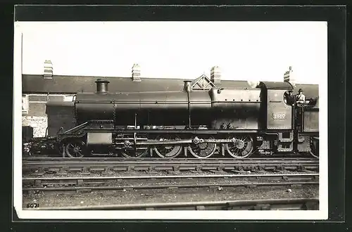 Foto-AK englische Eisenbahn, Lokomotive no. 2880 und Eisenbahner