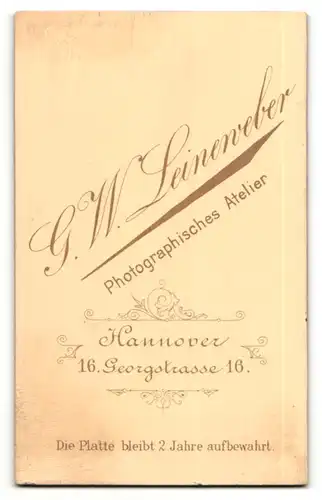 Fotografie Leineweber, Hannover, Portrait junge Frau mit Haarknoten